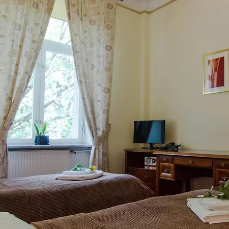 Lazienkowski Szálloda 3*